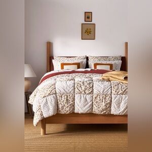 Anthropologie Janie Eyelet Quilt Size Queen plus 2 Shams NWT